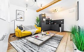 Loft Apartment - Near City Centre - Smart Tv- Wifi - Netfix - Parking - Top Rated - 2Nt